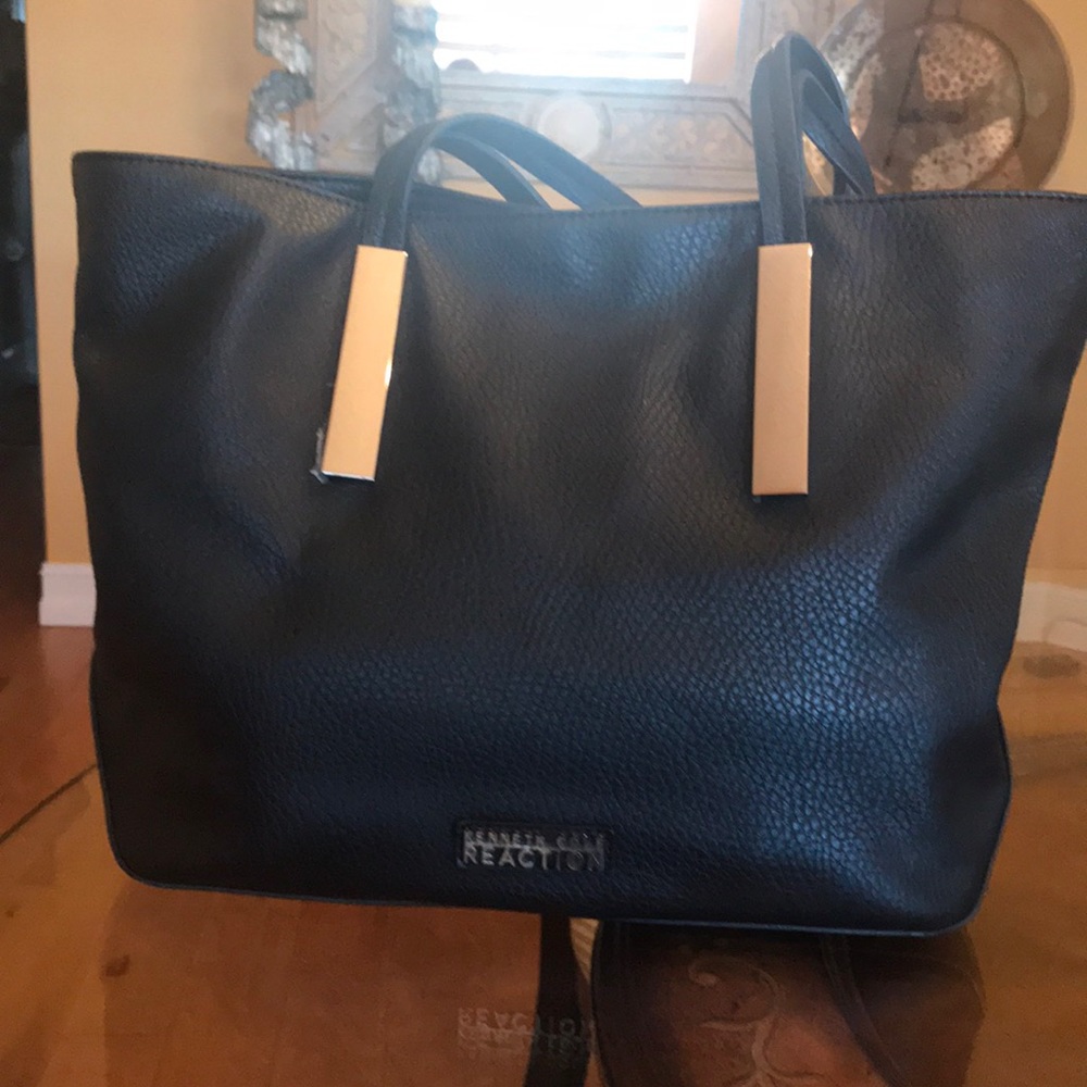 Kenneth Cole tote w magnetic closure & silver trim
